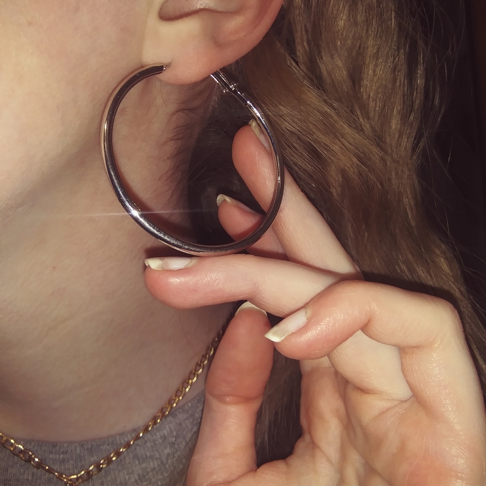 FREE with purchase 🤑 Silver Hoop Earrings CUTE
